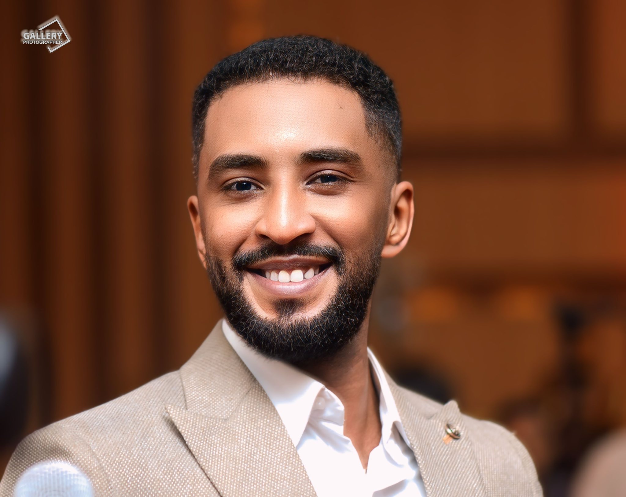 الفنان محمد بشير